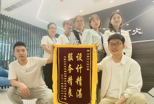 以服務(wù)為己任，以滿意為準(zhǔn)則——萬家燈火好評(píng)如潮！
